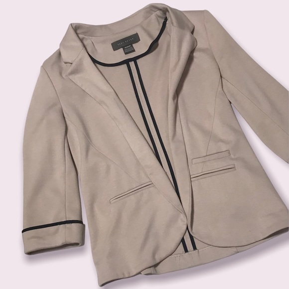🌟SALE 2/$10.00‼️ SUZY SHIER Women’s 3/4 sleeve Blazer / Beige and Black size M - Picture 4 of 7